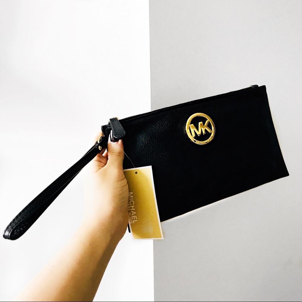Michael kors wristlet clutch
